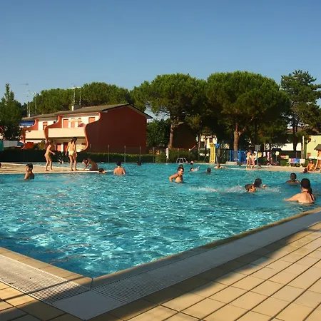Cozy Flat With Garden And Swimming Pools-beahost Μπιμπιόνε