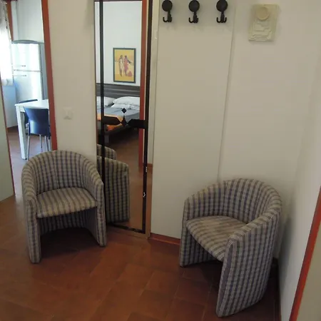 Cozy Flat With Garden And Swimming Pools-beahost Μπιμπιόνε