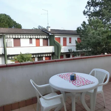 Daire Cozy Flat With Garden And Swimming Pools-beahost Bibione