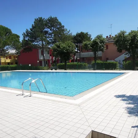 Apartment Cozy Flat With Garden And Swimming Pools-beahost *